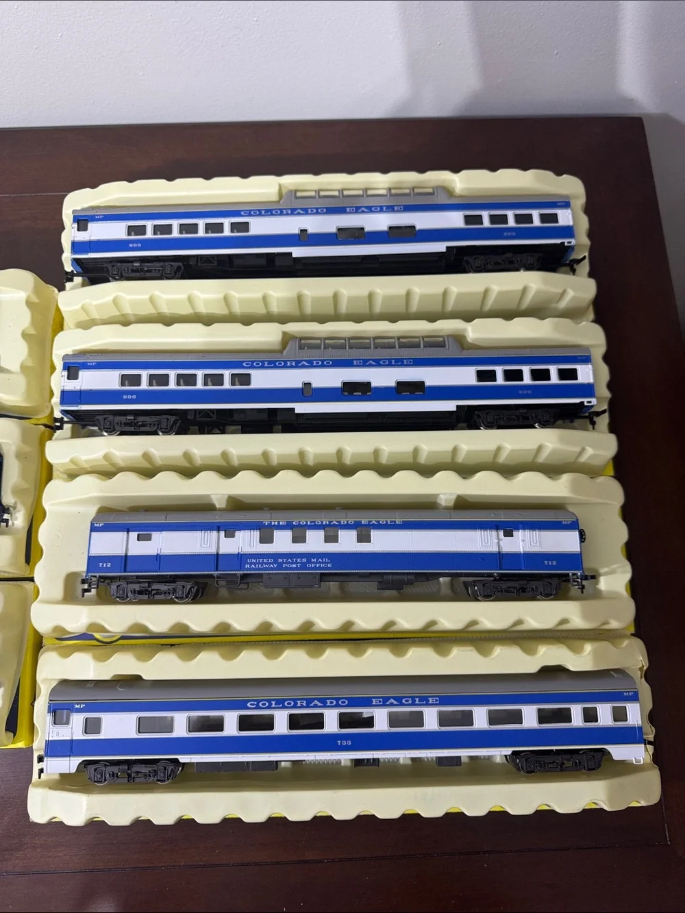 AHM The Colorado Eagle 1930’s HO 7 Piece Constant Lighting Passenger Car Set New